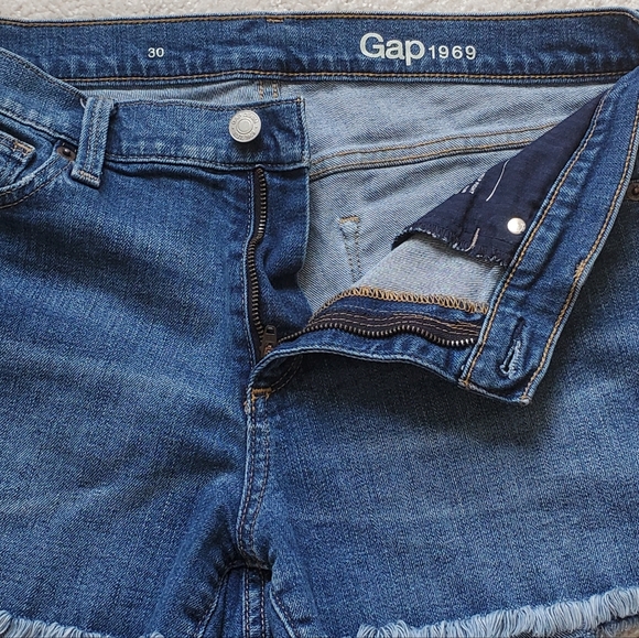 Gap 1969 Denim Medium Wash Shorts (size 30) - Picture 6 of 6
